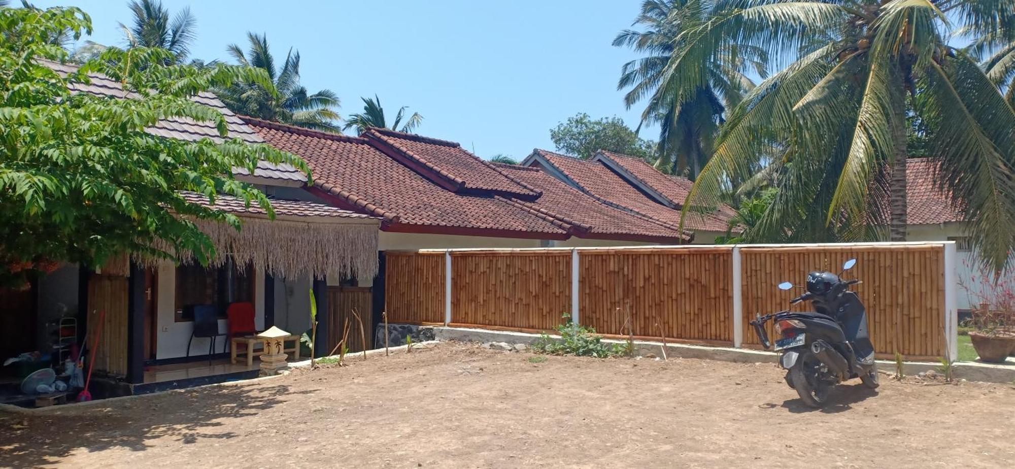 Dewi Garden Guesthouse Kuta  Exterior photo